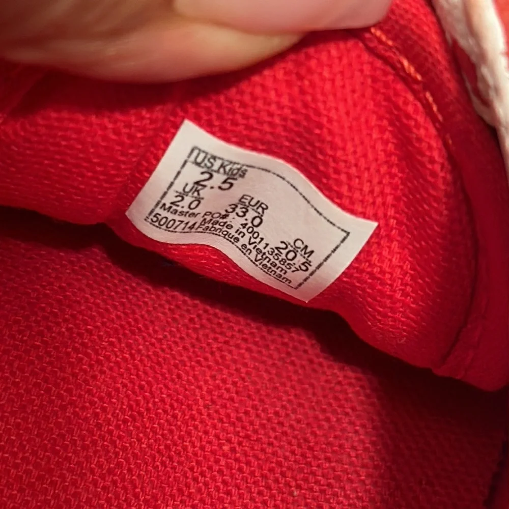 VANS Heart Foxing Old Skool Juniors Shoes Size 2.5 Red & White Leather/Canvas.